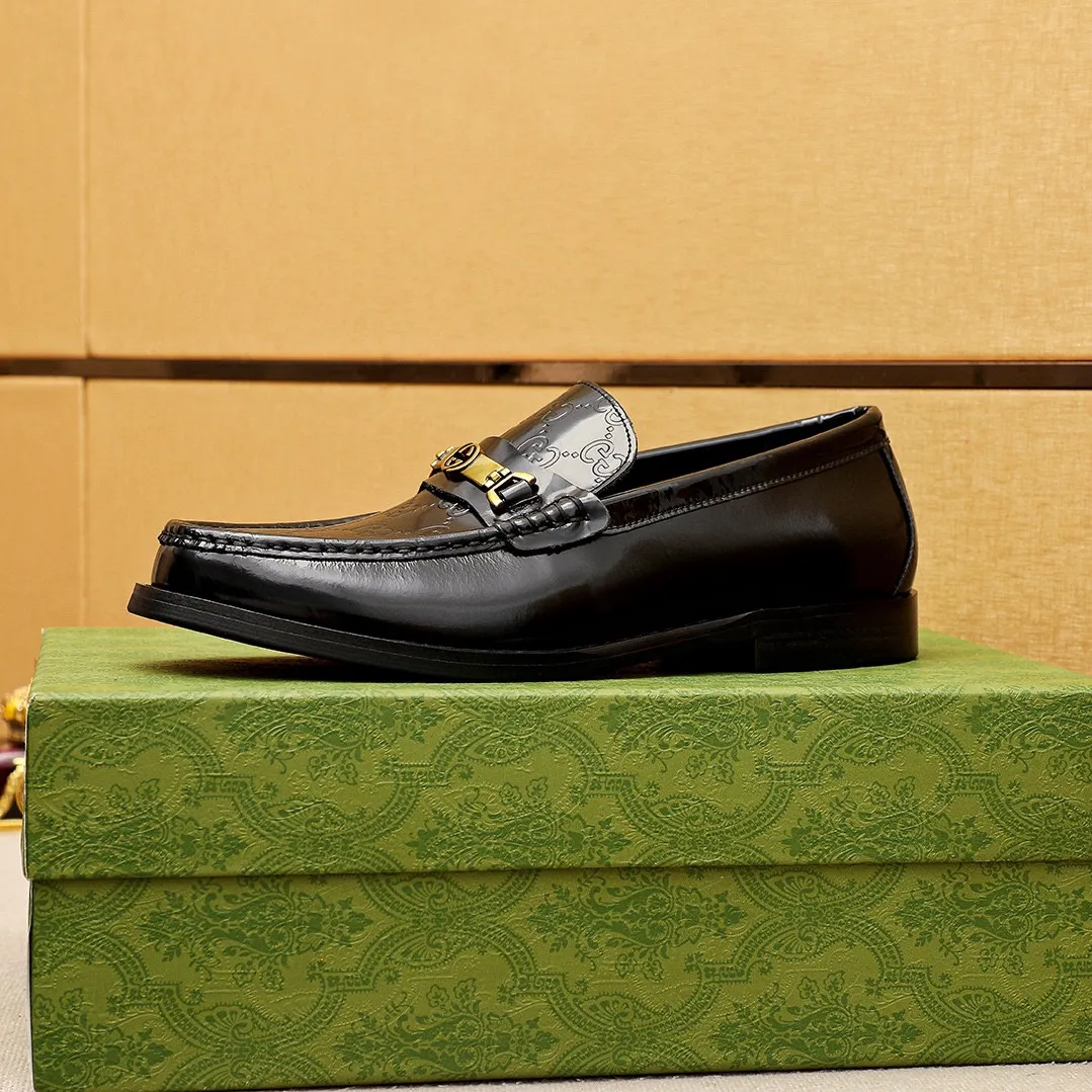 Men's shoes 💰460 💐 Product trademark: GUCCI "Gucci" casual leather shoes Regular size: 38-44 (45🉑️customized) Product materials: Selected imported first-layer open-edge beaded cowhide embossed upper + luxury hardware buckle, imported water-dyed cowhide leather lining. Strong three-dimensional visual effect, original combination outsole Color: 4⃣️colors available